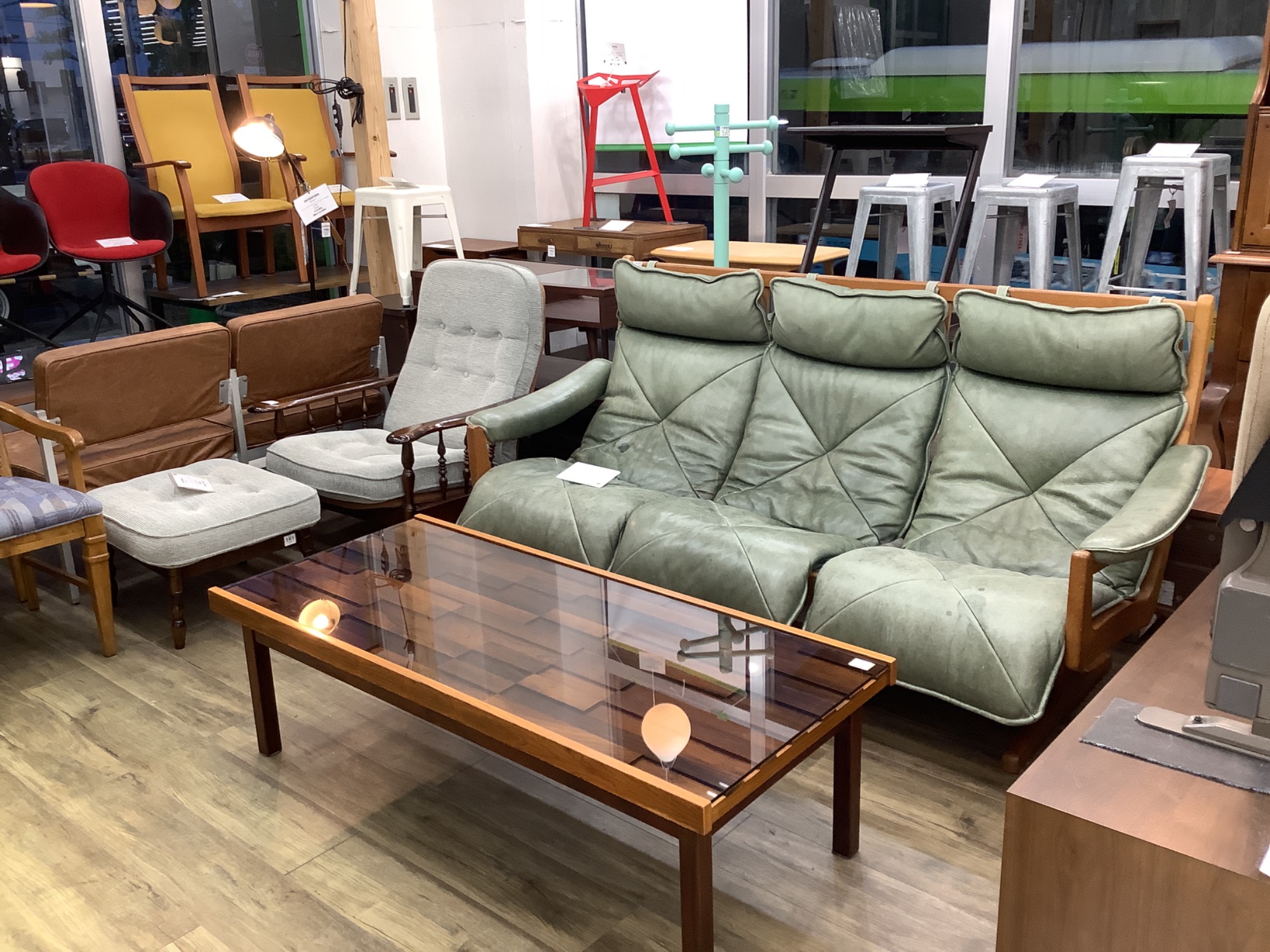 山室家具製作所】旭川家具メーカーの無垢材を使用したアンティーク