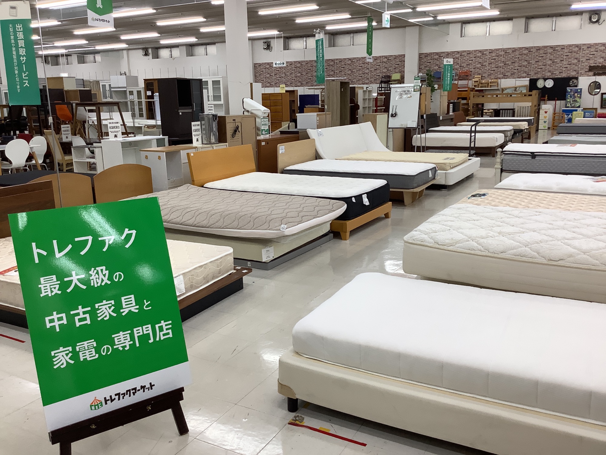 ベッド大量展示中！東京ベッドやニトリ、karimokuなど各種ブランドも取り揃えております！