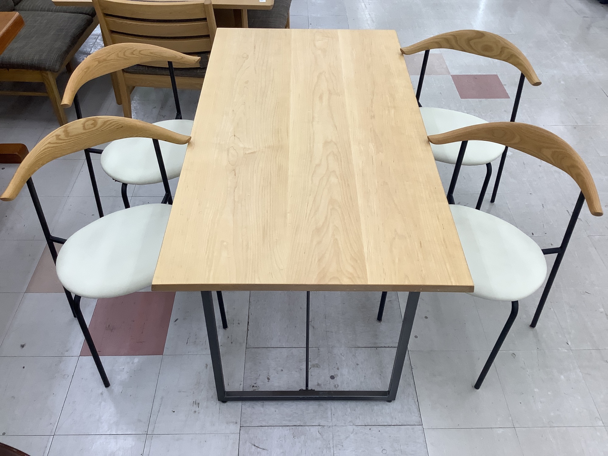 関家具　LEDAダイニングテーブル NOWHERE LIKE HOME LEDA Dining Table / ノーウェアライクホーム