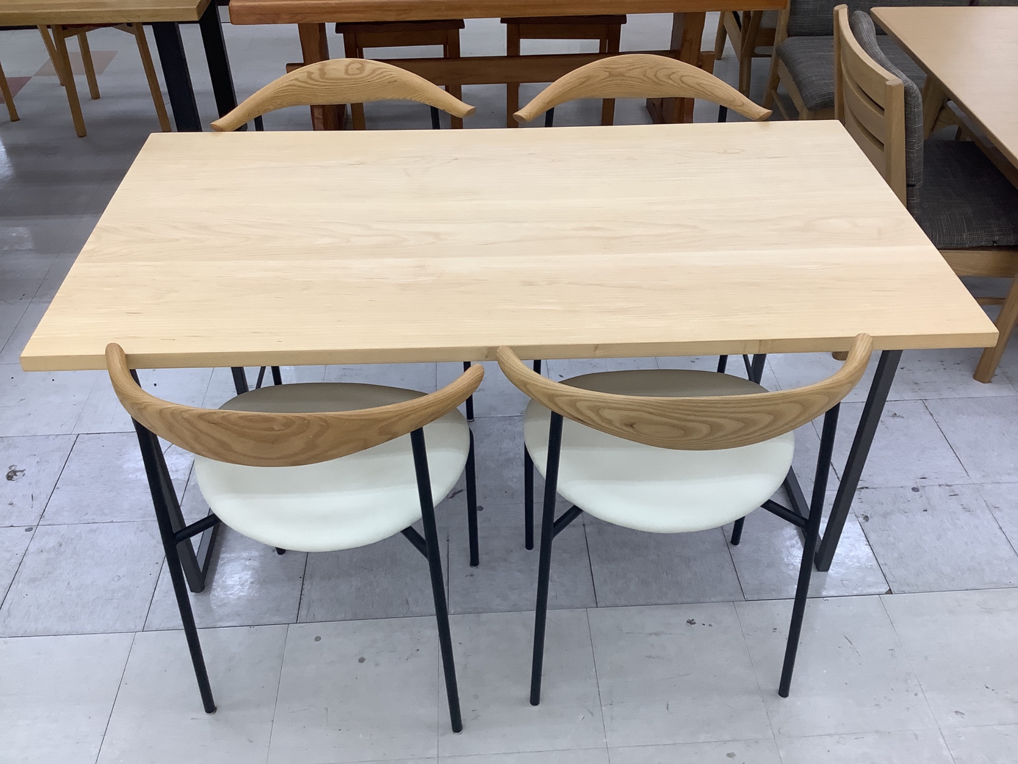 関家具　LEDAダイニングテーブル NOWHERE LIKE HOME LEDA Dining Table / ノーウェアライクホーム
