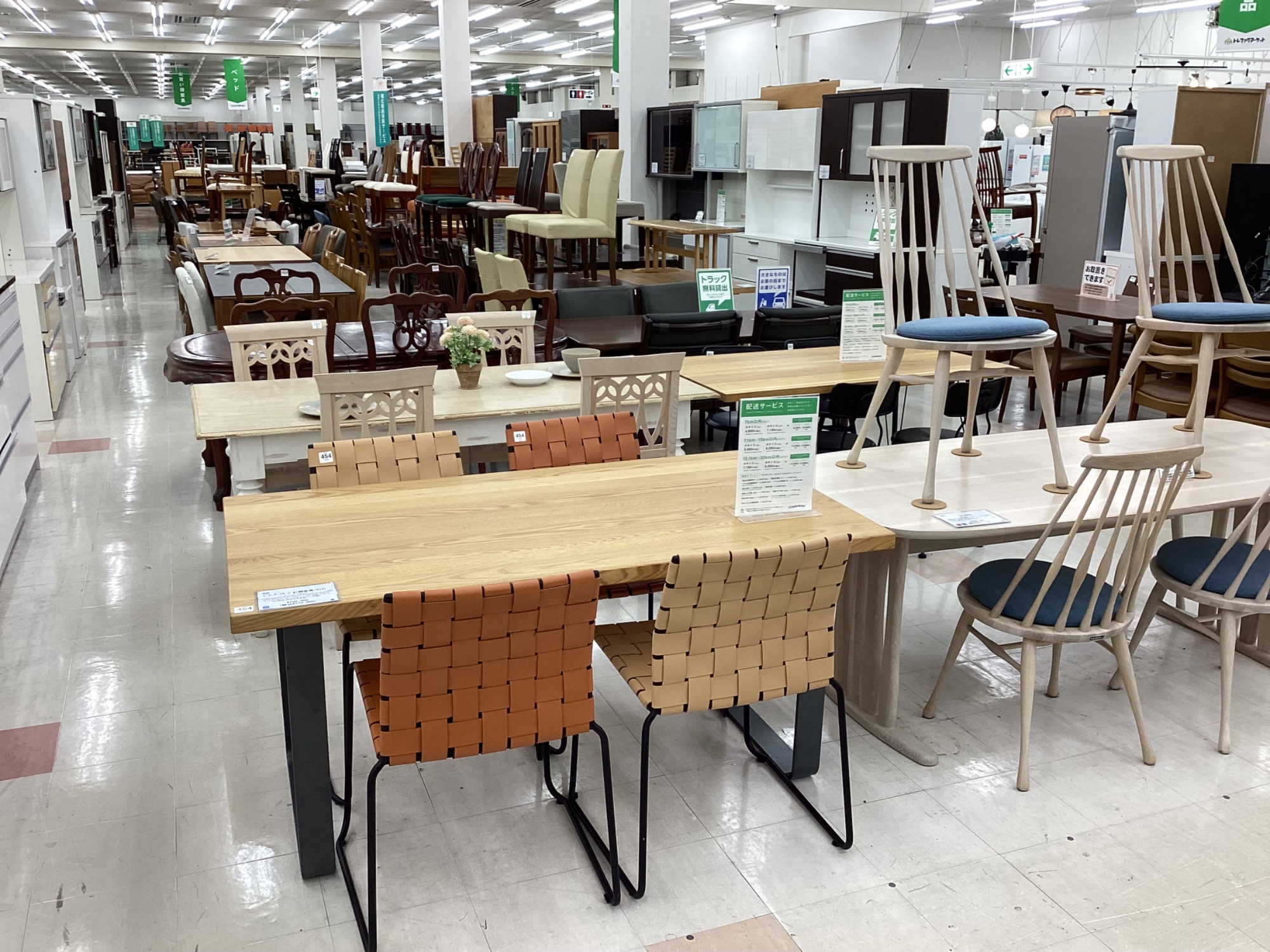 全店ナンバー1の展示量を誇るダイニングセット売り場！｜2025年01月29日｜リサイクルショップ トレファクマーケット（トレファク）千葉おゆみ野店