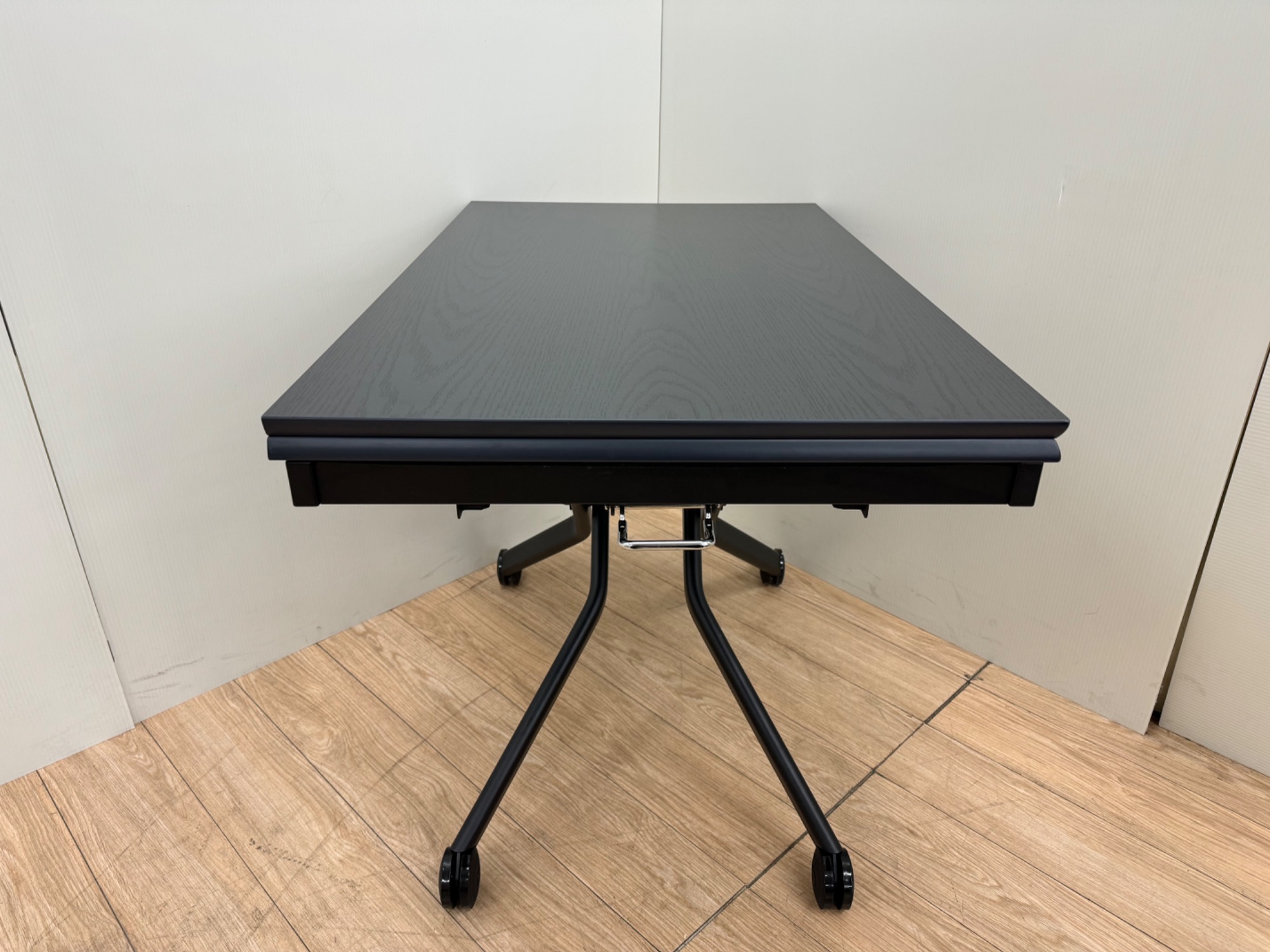 新入荷情報】高さも調整できて、伸長できるテーブルって本当なの