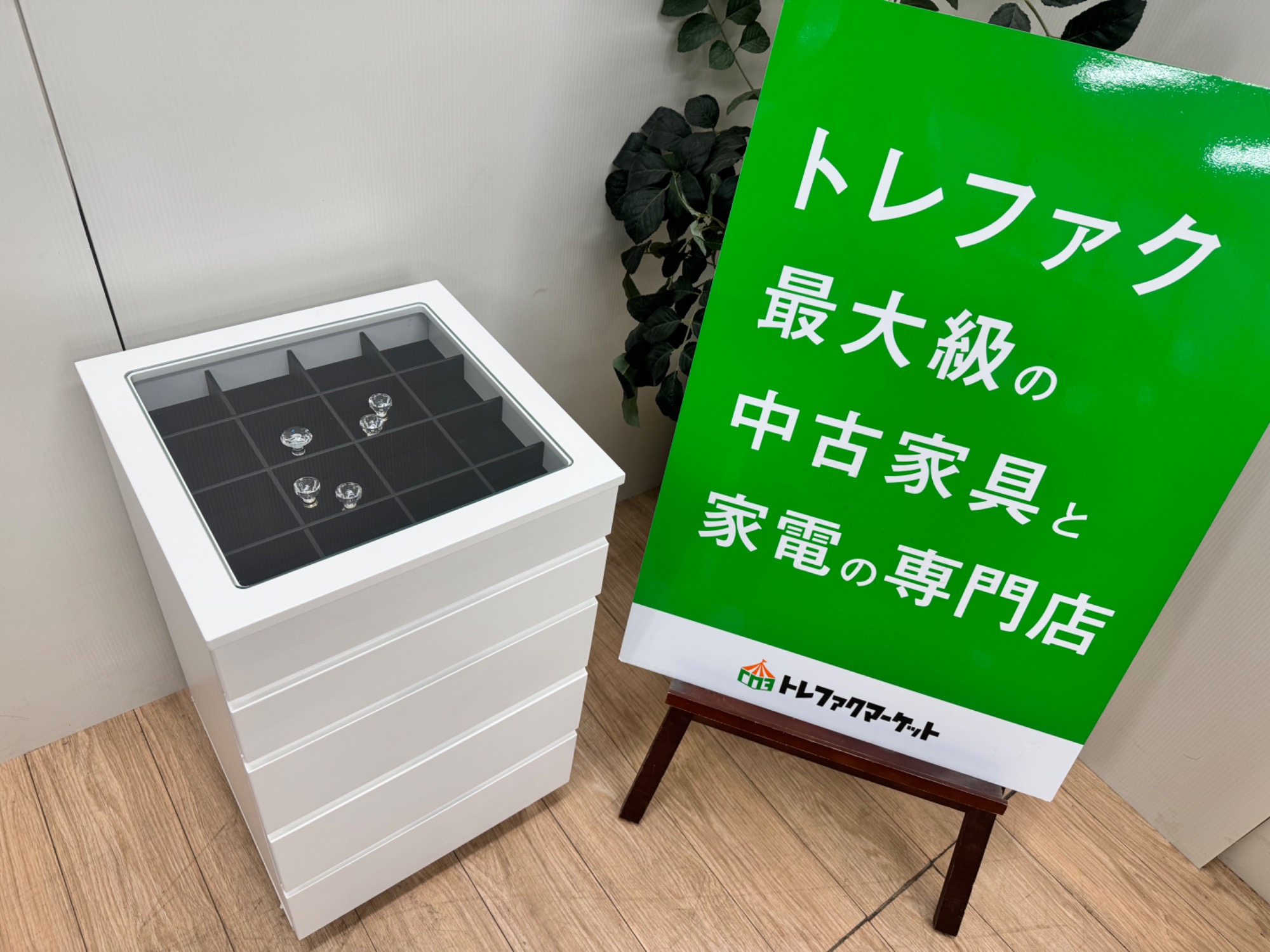 ガラスの天板付　ジュエリーチェスト 新入荷情報】ガラスの天板でオシャレに収納！Grisha(グリシャ)の