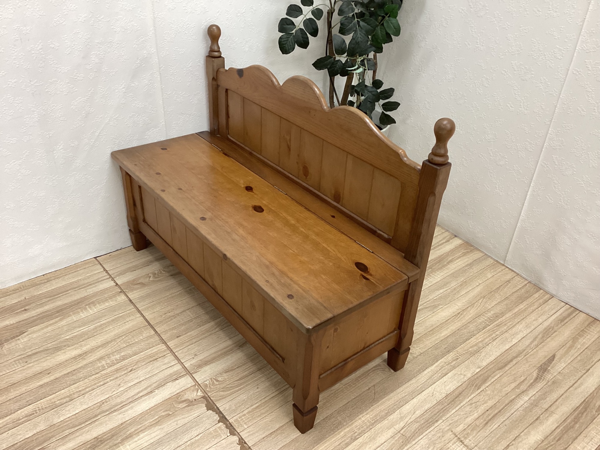 新入荷情報】南フランス風の温かみのあるデザインが特徴