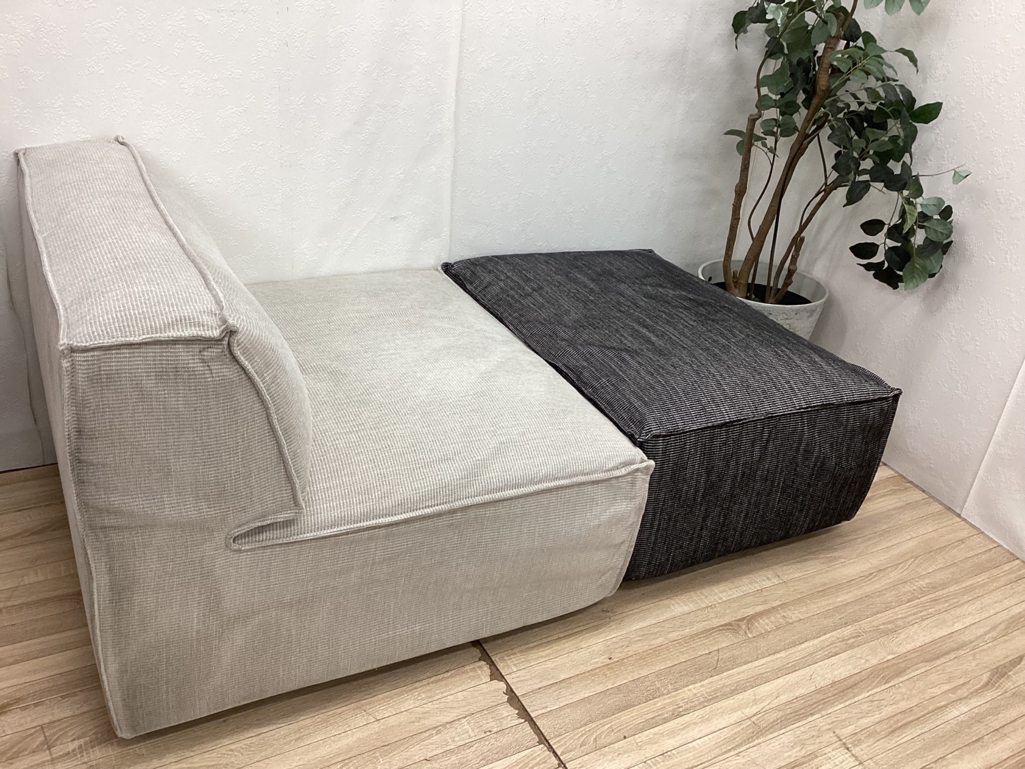 雷216 【美品】ACUTAS アクタス MITON オットマン MITON オットマン｜【公式】ACTUS online｜家具・インテリア