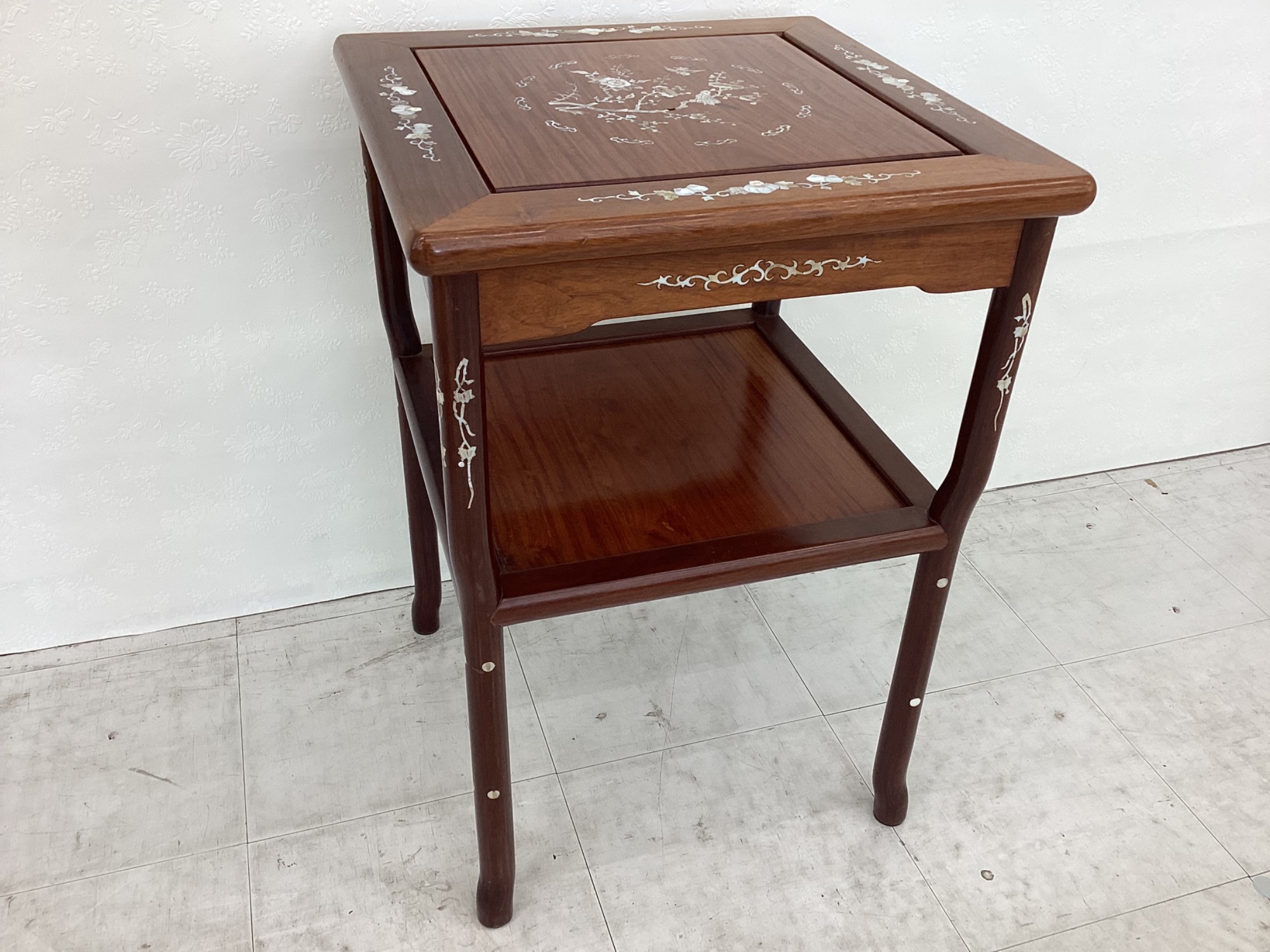 新入荷情報】気軽に和モダンな雰囲気に！！螺鈿細工のサイドテーブル