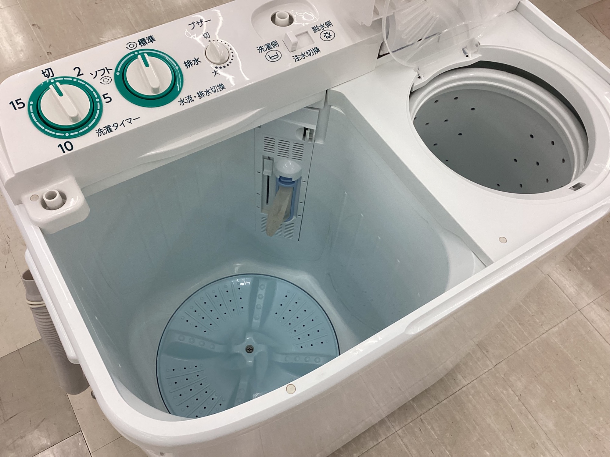 新入荷情報】汚れをしっかり落とす！！AQUA(アクア)の2槽式洗濯
