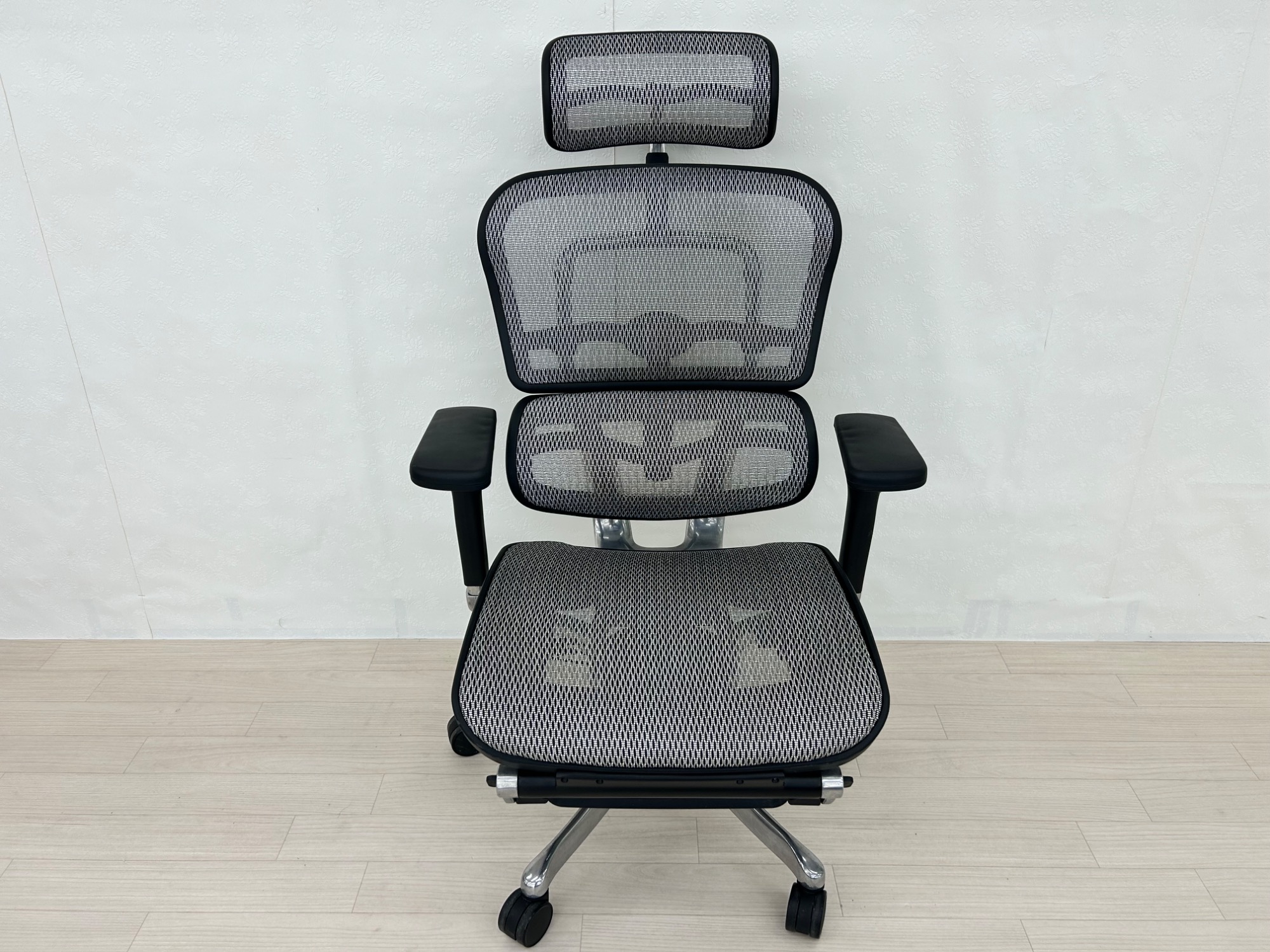 新入荷情報】あらゆるシーンに対応できる豊富な調節機能！Ergohuman 