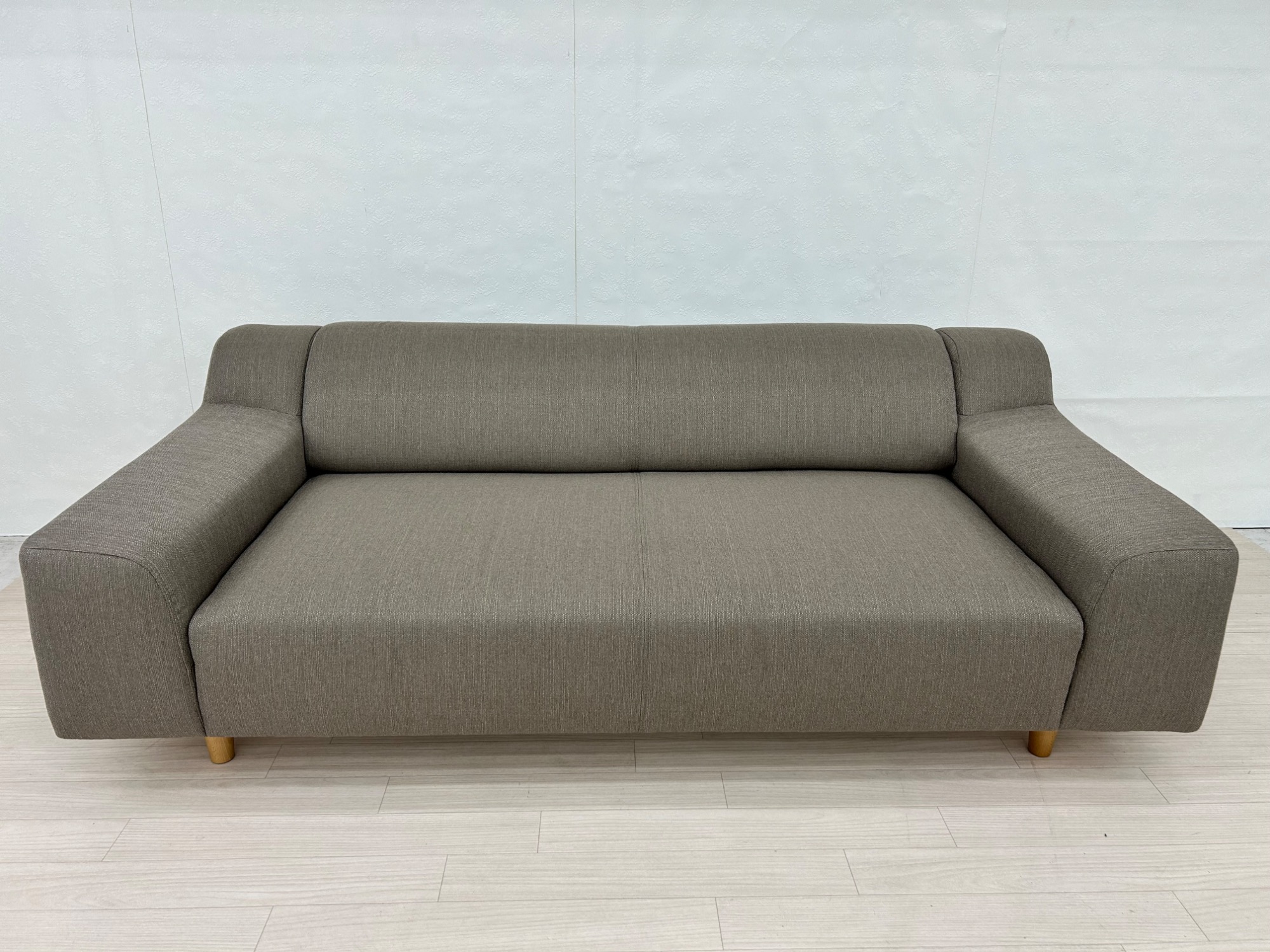 新入荷情報】お昼寝するのに最適！IDEE(イデー)の3人掛け