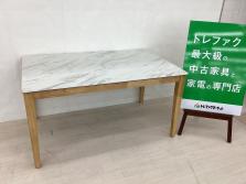 【新入荷情報】石目調のおしゃれな一品!!家具の大丸のダイニングテーブルが入荷しました!