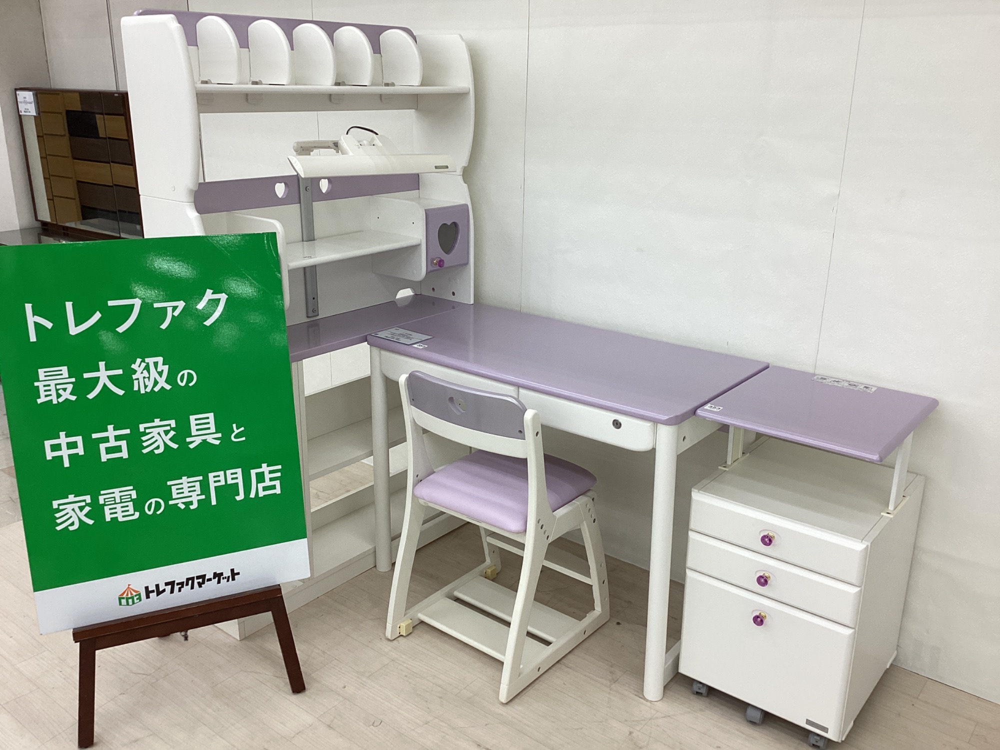 新入荷情報】乙女心をくすぐる可愛さ♡くろがねの学習机4点セットが