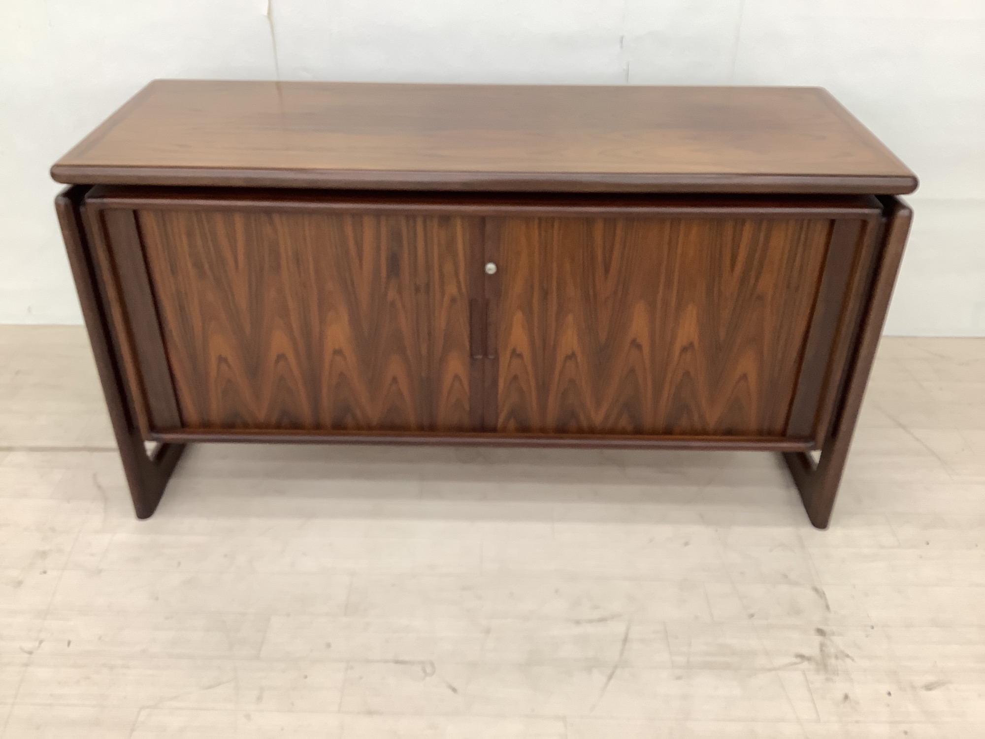 セール Dyrlund(デューロン) 蛇腹 チーク サイドボード 仕上済 セール Dyrlund(デューロン) 蛇腹 チーク サイドボード 仕上済 セール