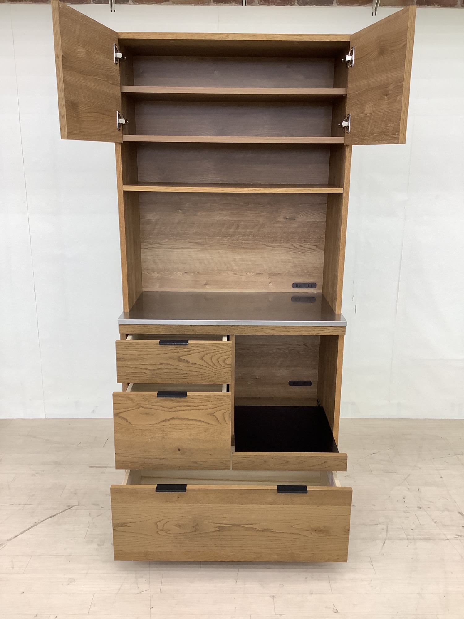 新入荷情報】木材の表情を感じるカジュアルなデザイン！UNICO(ウニコ