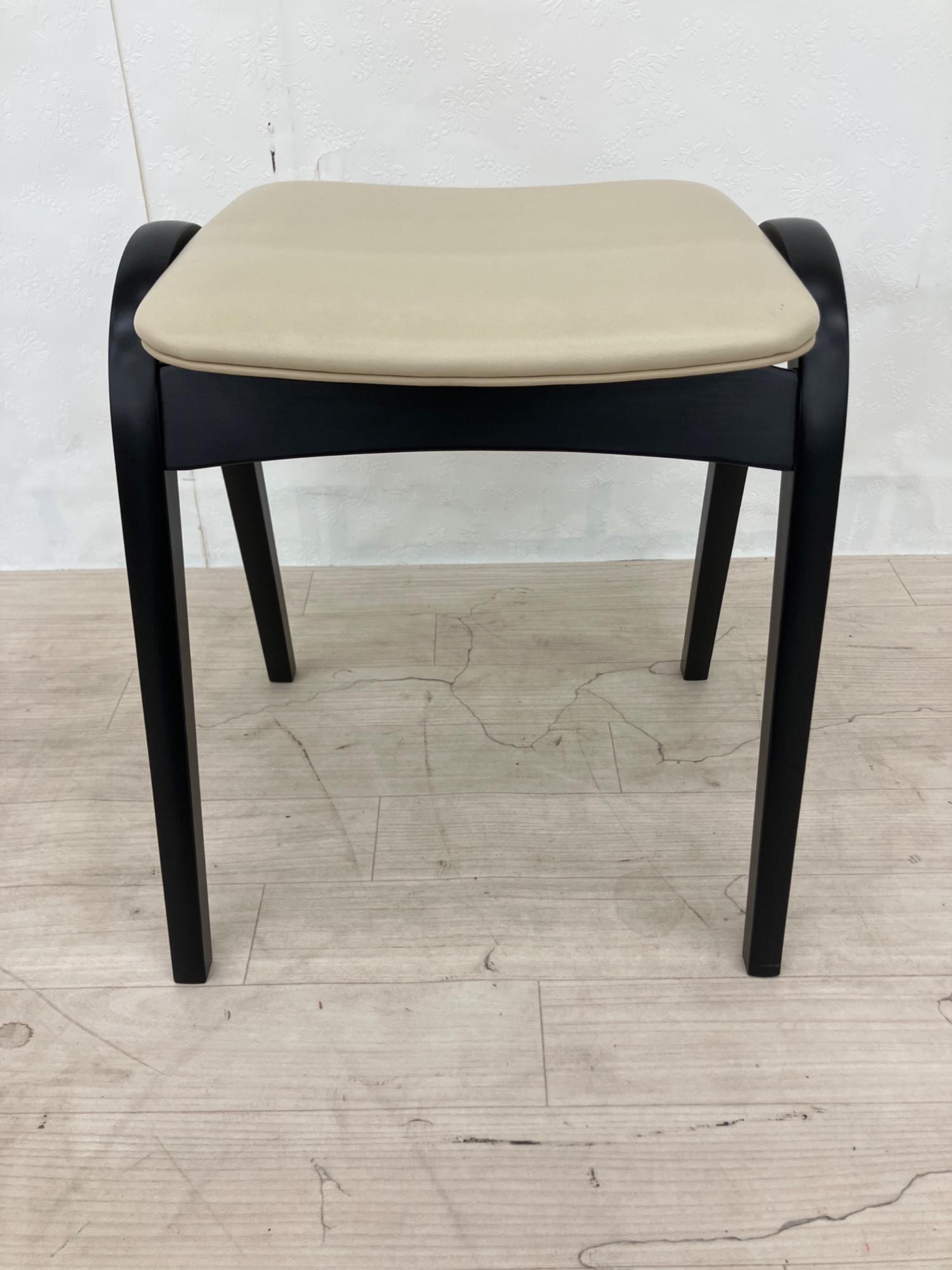 新入荷情報】秋田木工(アキタモッコウ)のスツール『No.202』が入荷しま 