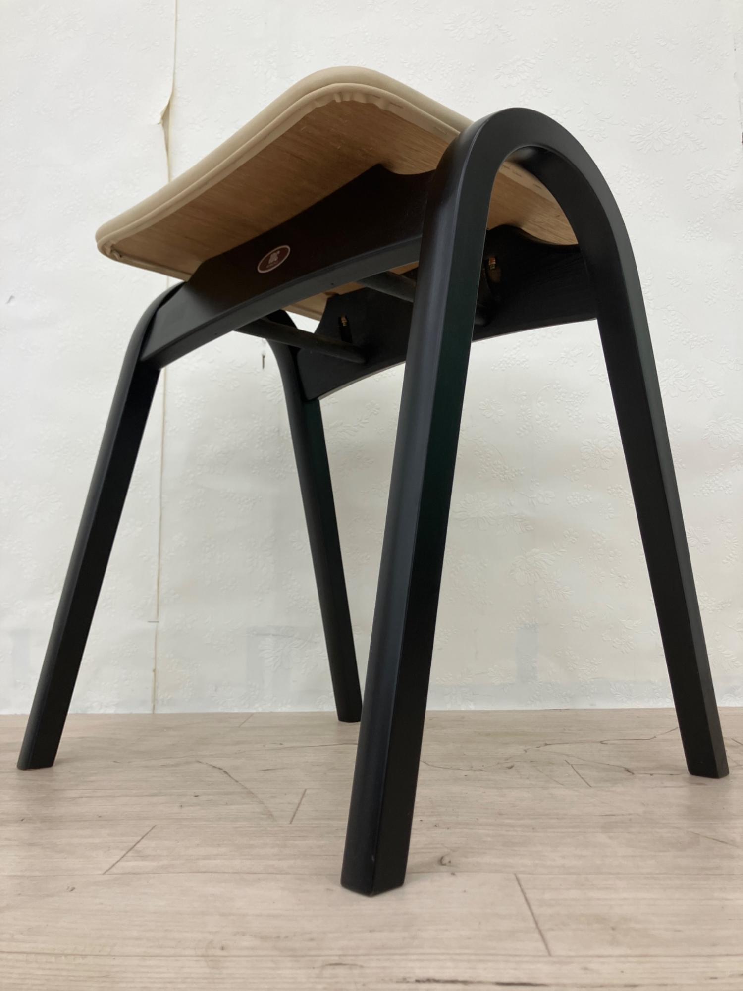 新入荷情報】秋田木工(アキタモッコウ)のスツール『No.202』が入荷しま 