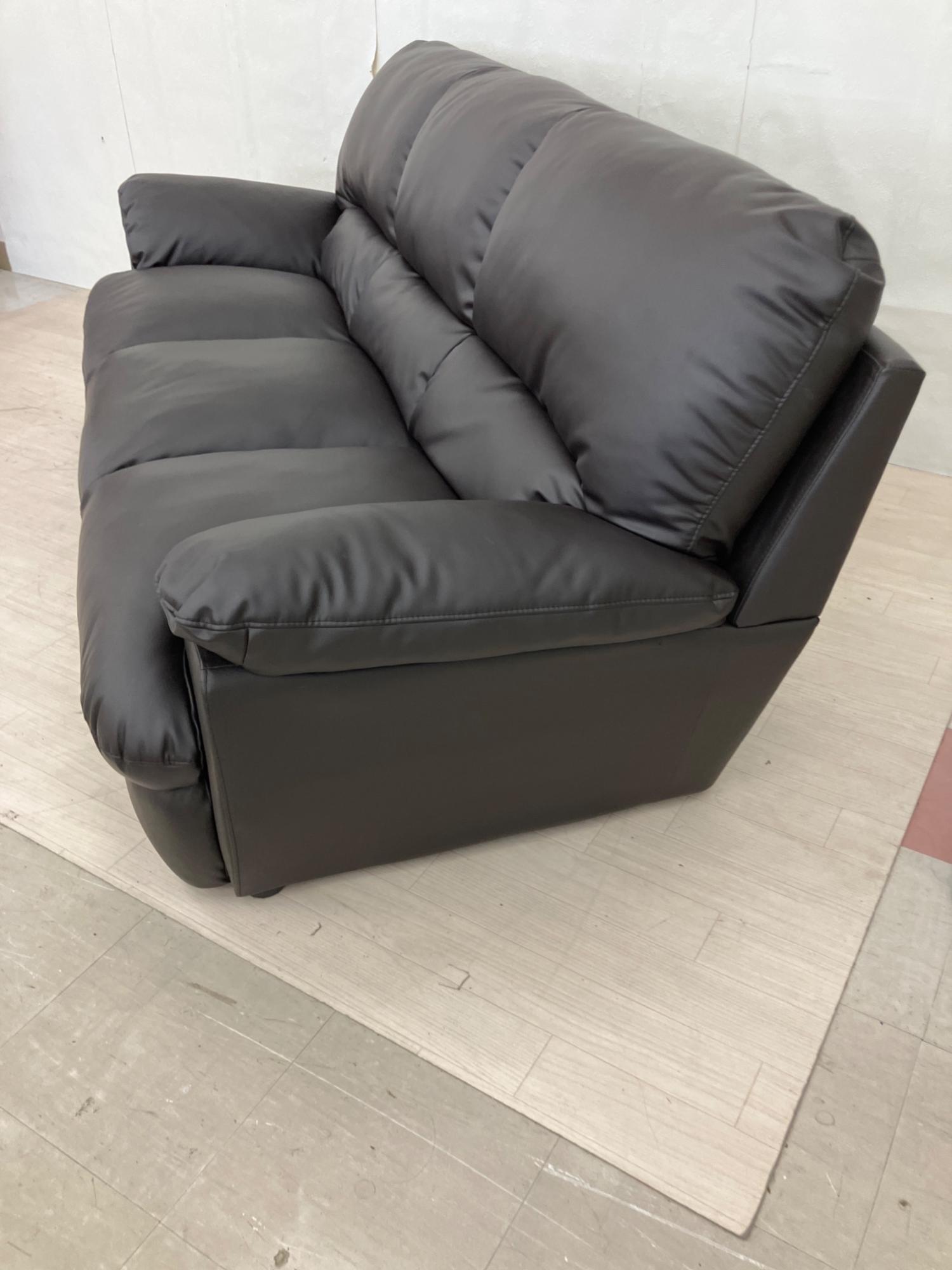 新入荷情報】ニトリの3人掛けソファー『VITE3KD』が入荷しました
