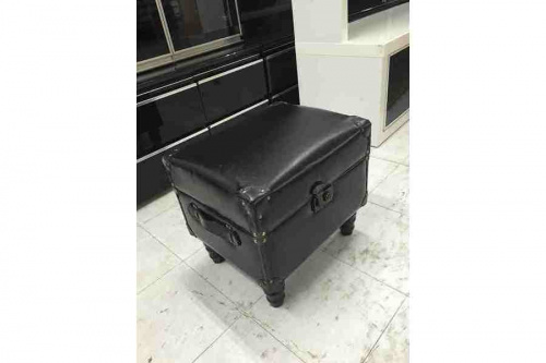 テーブルのチェア