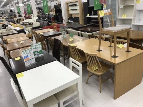 テーブルのダイニングセット