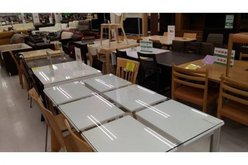 テーブルのダイニングセット