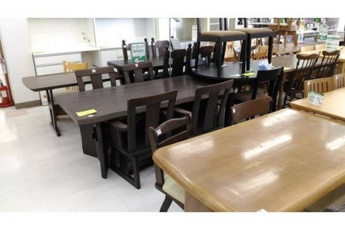 ダイニングセットのデスク