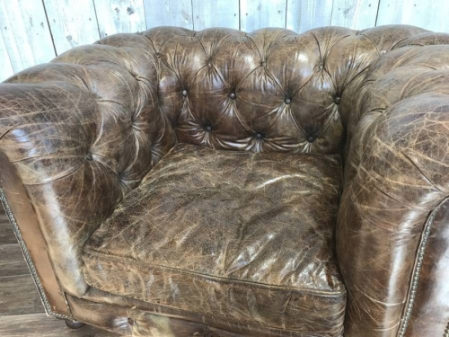 ソファーのチェスターフィールド