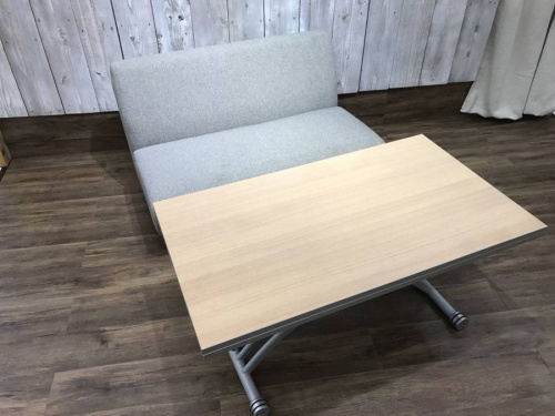 テーブルの昇降テーブル