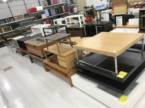 テーブルのダイニングセット