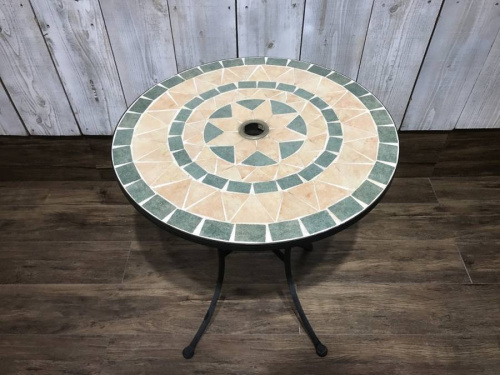 テーブルのイス