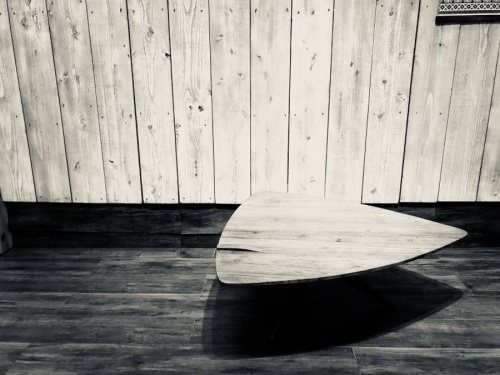 家具のテーブル