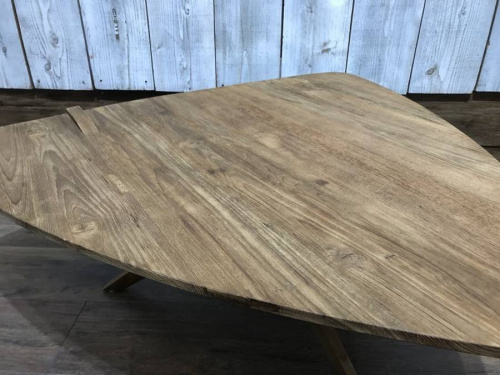 テーブルのd-Bodhi