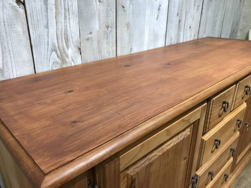 アンティークのキャビネット