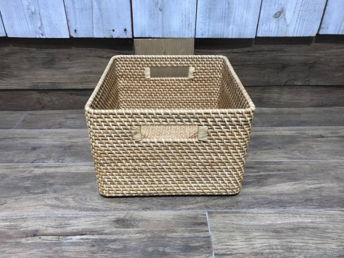 チェストのテーブル