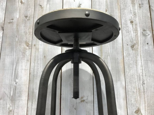 Knot antiquesのスツール