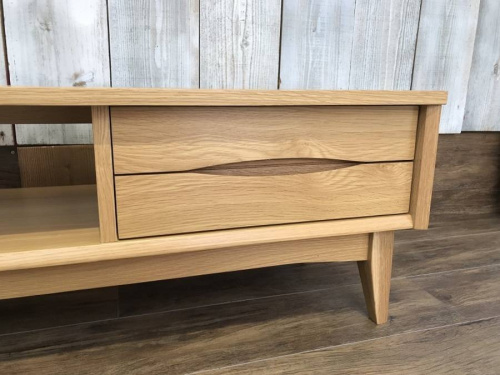 UNICOのテレビ台