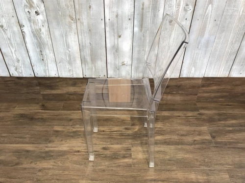 イスのKartell
