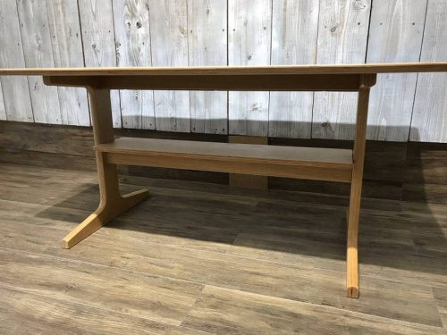 テーブルの中古家具