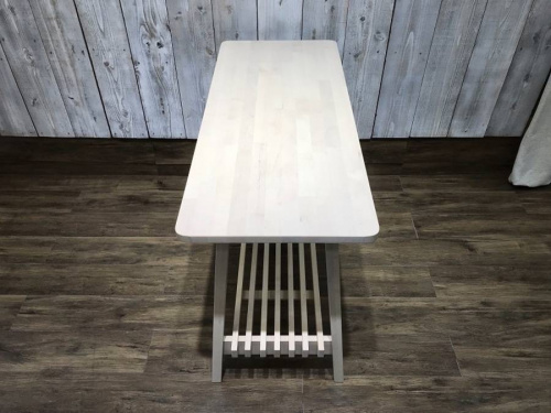 テーブルのサイドボード