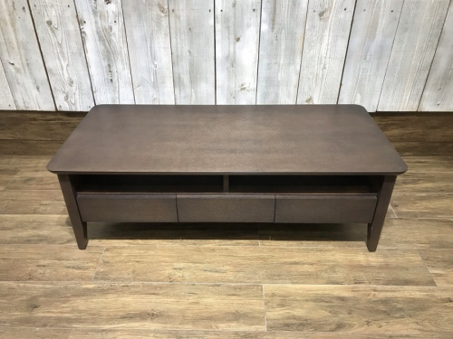 家具のテーブル