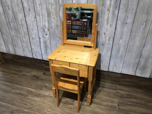 家具のドレッサー