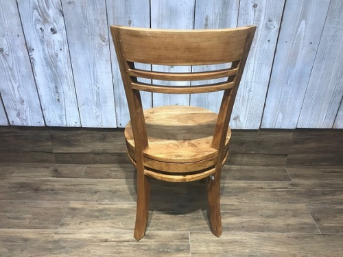 カリッジマーケットのいす