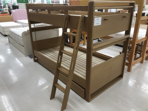 家具のベッド