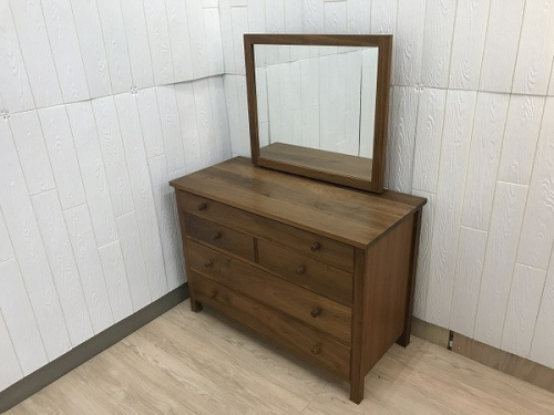 特選家具のドレッサー