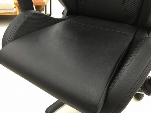 ゲーミングチェアのAKRACING