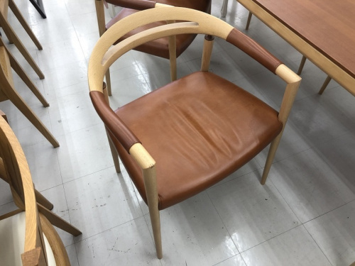 ダイニングテーブルのダイニングチェア