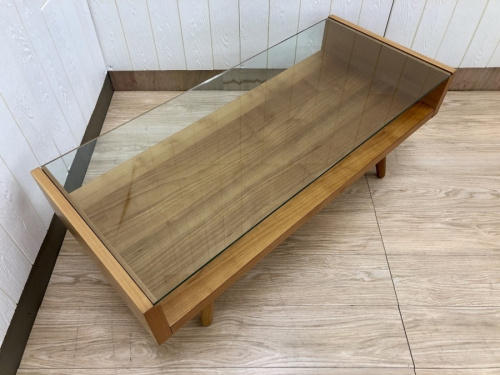 テーブルのUNICO