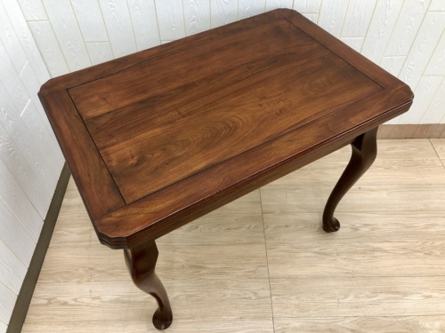 テーブルのデスク