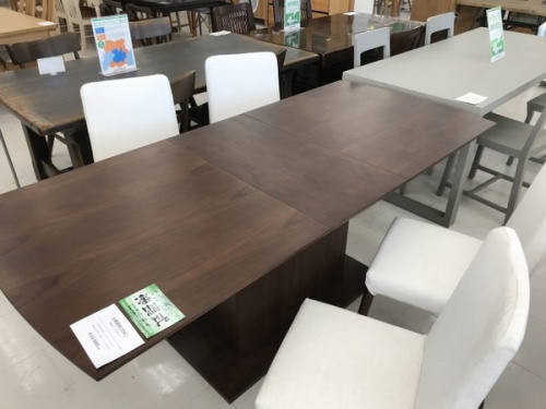 大塚家具のダイニングテーブル