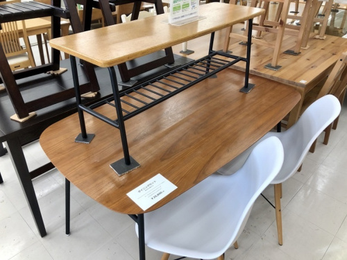 ダイニングセットのテーブル