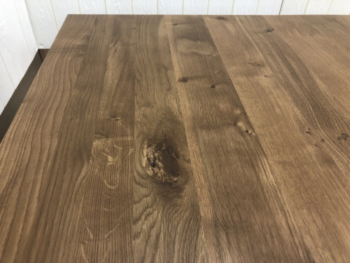 Easy Lifeのテーブル