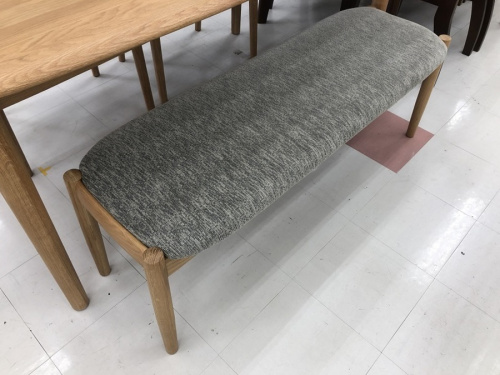 ダイニングセットのテーブル